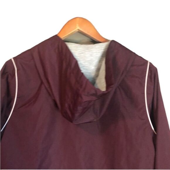 3 for $30! Reebok maroon lightweight coat - Picture 10 of 12